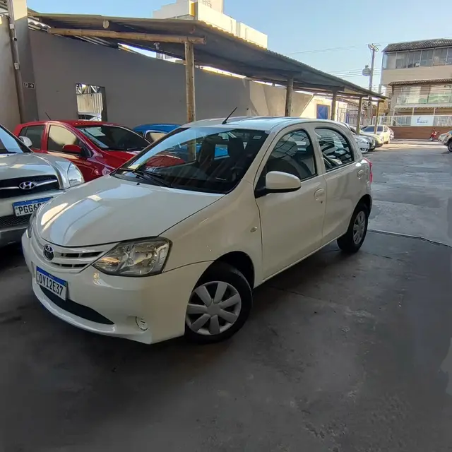 Carro Toyota Etios 2014 X 1.3 (Flex)
