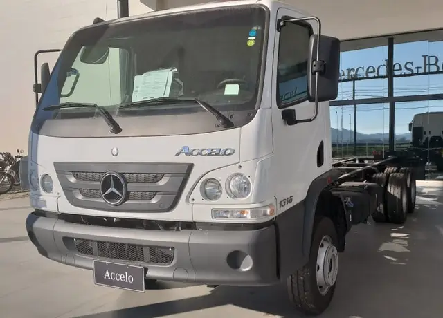 Carro Mercedes-Benz Accelo 2021 1316/46 6X2ES