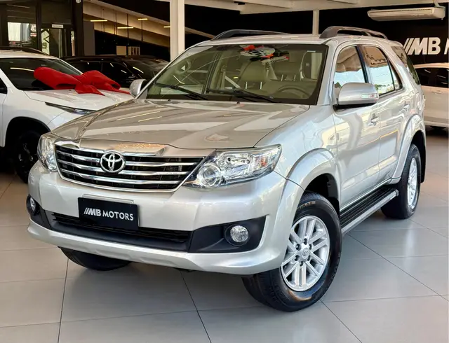 Carro Toyota Hilux SW4 2013 SR 2.7 4x2 (Flex)