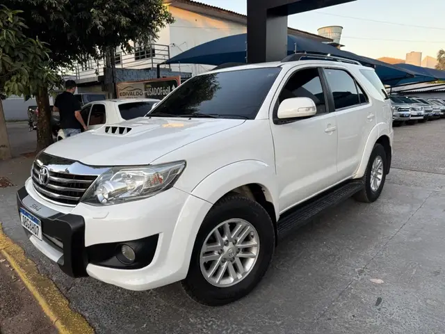 Carro Toyota SW4 2015 Hilux  3.0 TDI 4x4 SRV 7L