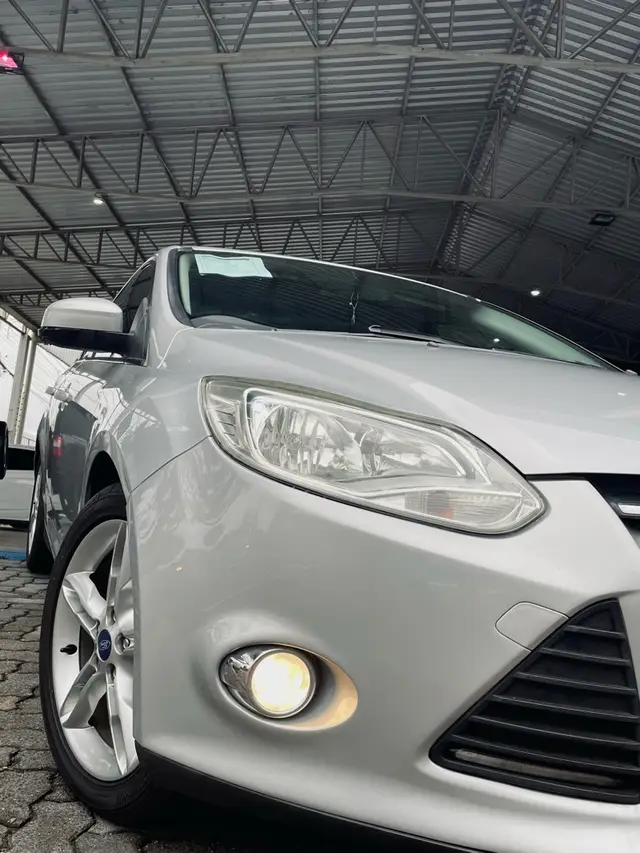 Carro Ford Focus Hatch 2014 SE Plus 2.0 16V PowerShift