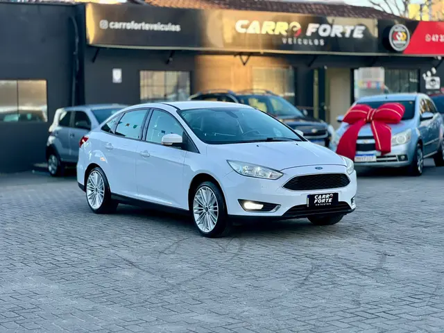 Carro Ford Focus Sedan 2016 SE Plus 2.0 PowerShift
