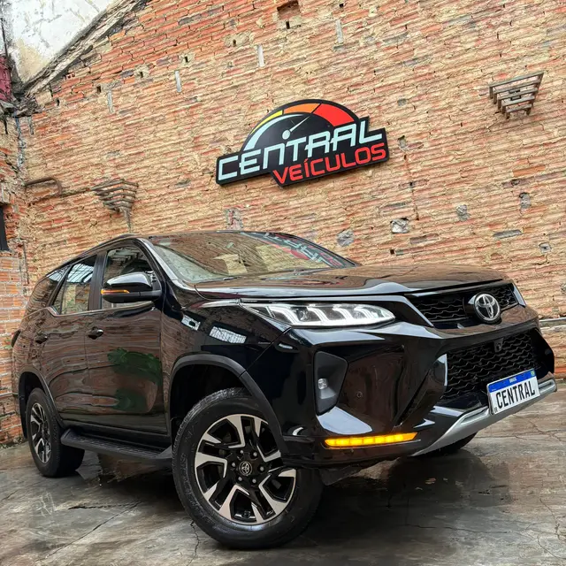 Carro Toyota SW4 2024 SRX 2.8 Turbodiesel 4x4 (Aut.) (7 Lugares)