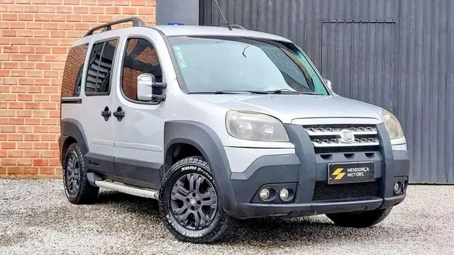 Carro Fiat Doblò 2011 Adventure Locker 1.8 16V (Flex)