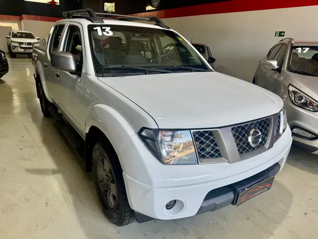 Carro Nissan Frontier 2013 SE Attack 2.5 4X4 (Cab.Dupla)