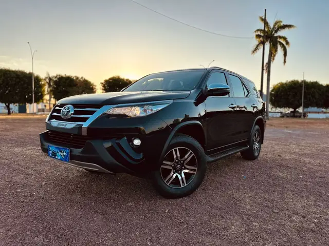 Carro Toyota Hilux SW4 2018 SR 4x2 2.7/2.7 Flex 16V Mec.