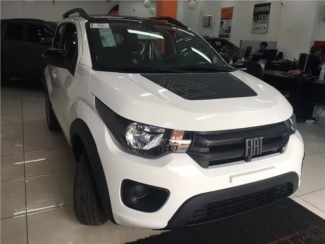 Carro Fiat Mobi 2025 Trekking 1.0