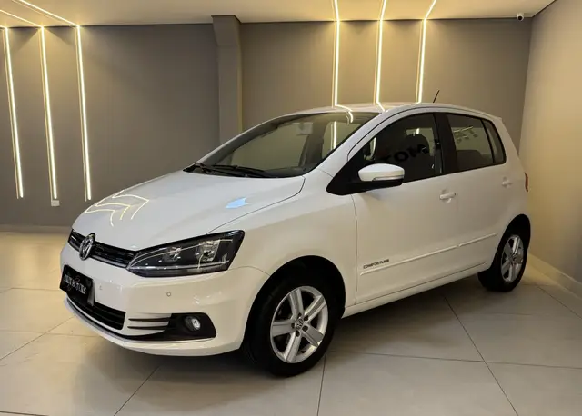 Carro Volkswagen Fox 2017 1.0 MPI Comfortline (Flex)