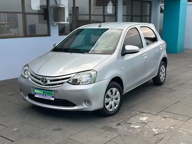 Carro Toyota Etios 2017 X 1.3 (Flex)