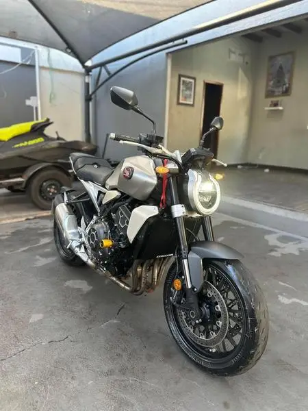 Moto Honda CB 1000R 2023 (ABS)