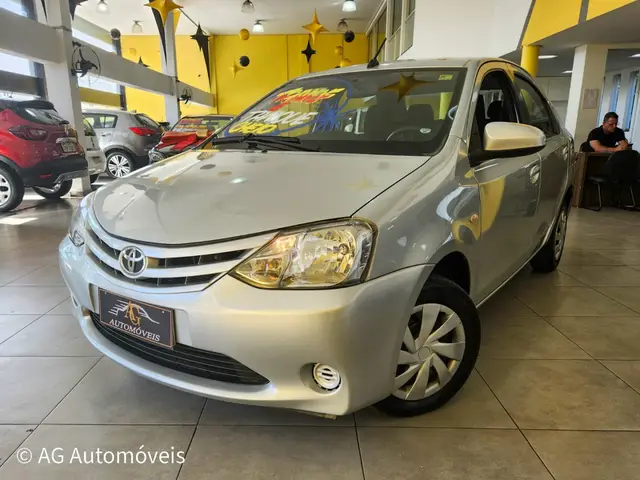Carro Toyota Etios 2017 XS 1.5 (Flex)