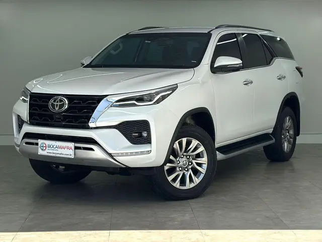Carro Toyota Hilux SW4 2024 SRX Plat. 4x4 2.8 TB Diesel Automatico.