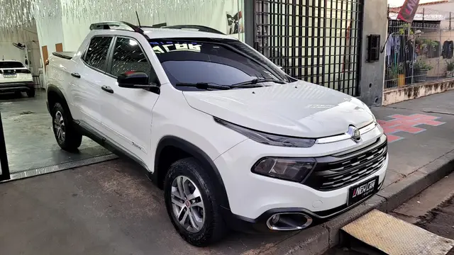 Carro Fiat Toro 2017 Freedom 2.4 TigerShark AT9 (Flex)