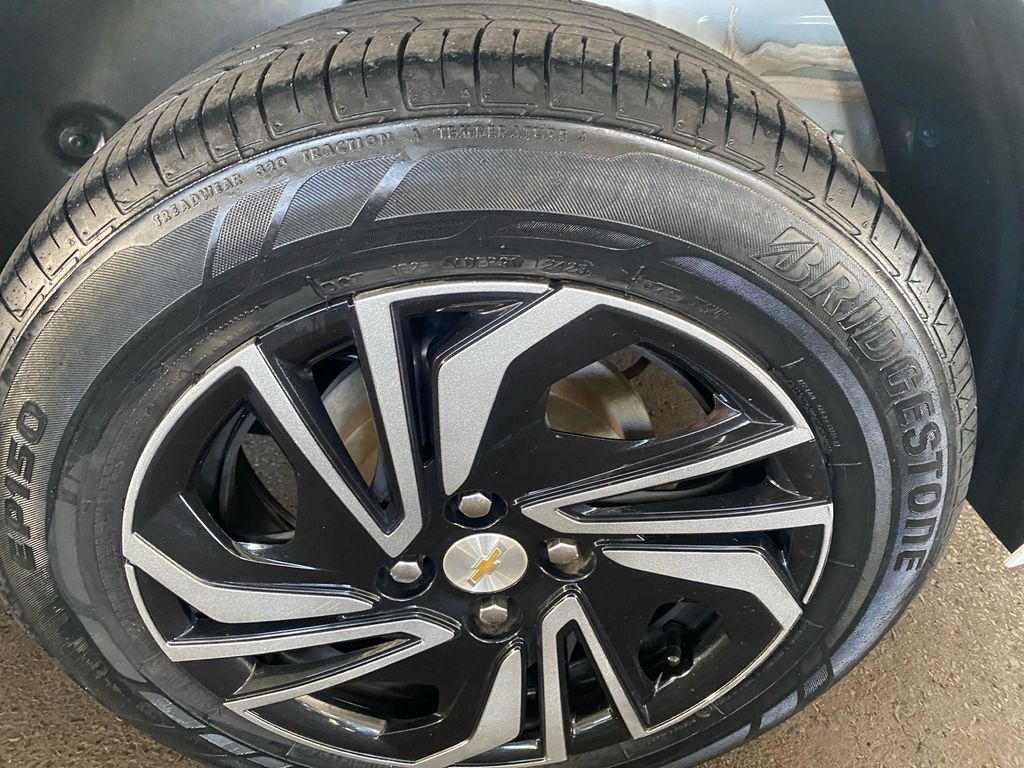 Onix Plus LT 1.0