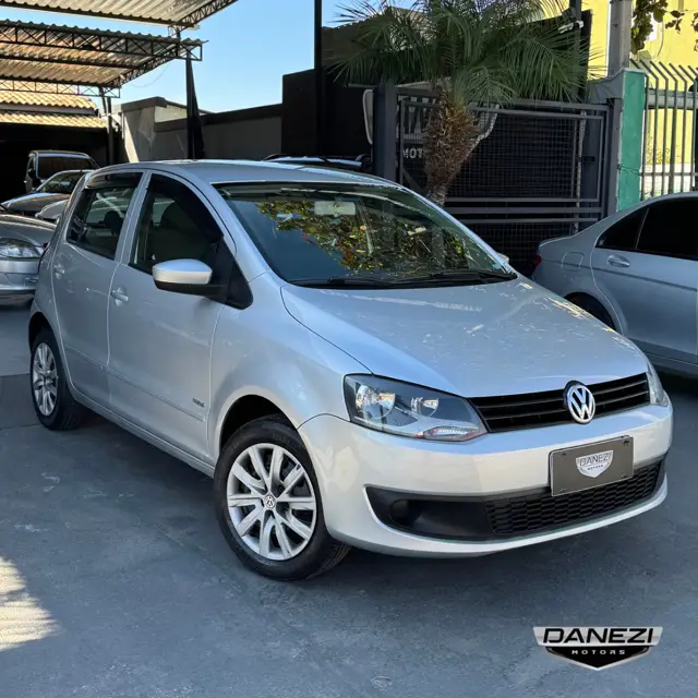 Carro Volkswagen Fox 2011 1.0 8V (Flex) 4p
