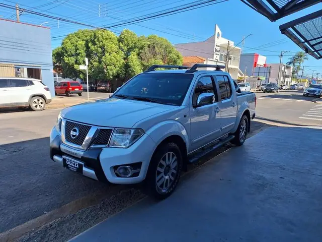Carro Nissan Frontier 2014 2.5 TD CD 4x4 SL (Aut)