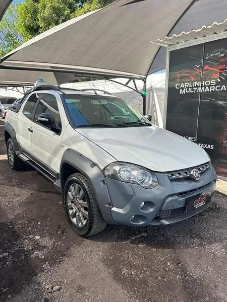 Carro Fiat Strada 2015 Adv.1.8 16V Dualogic Flex CD
