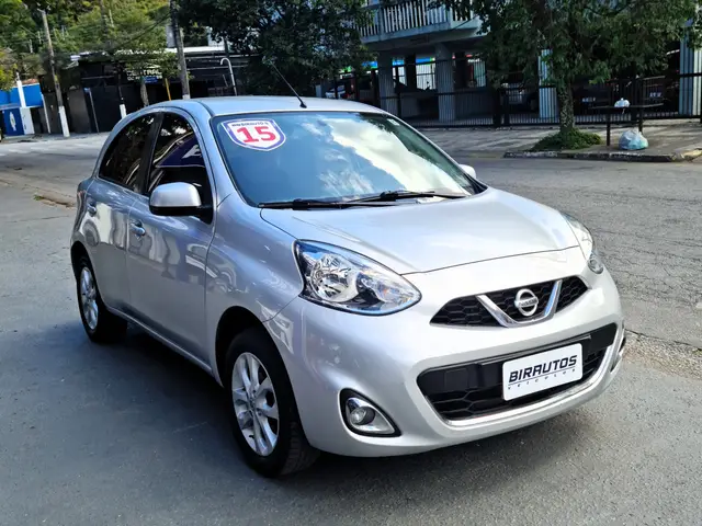 Carro Nissan March 2015 1.6 16V SV (Flex)