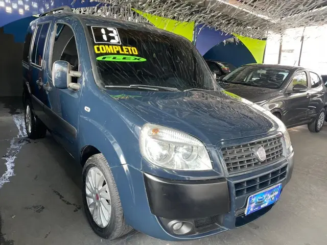 Carro Fiat Doblò 2013 Essence 1.8 16V (Flex)