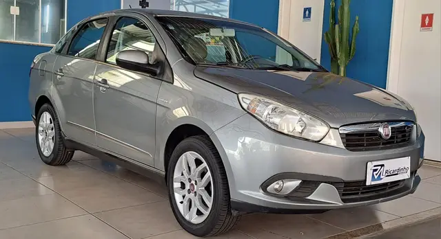 Carro Fiat Grand Siena 2013 Essence 1.6 16V Dualogic (Flex)