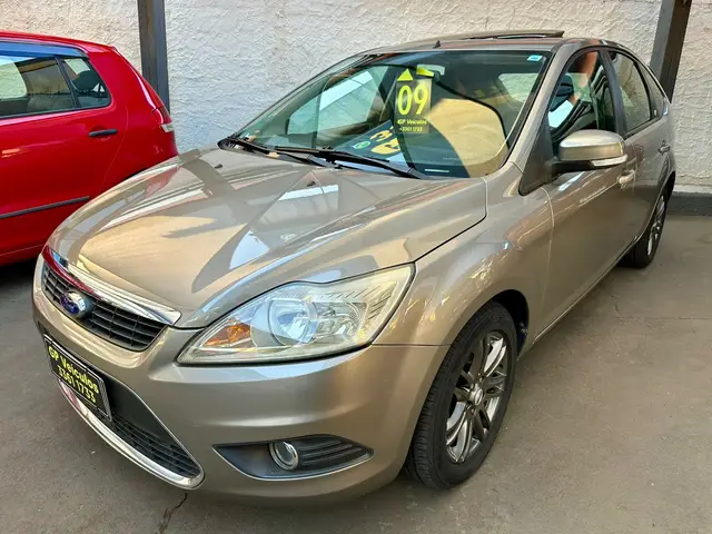 Carro Ford Focus Hatch 2009 Ghia 2.0 16V Duratec (Aut)