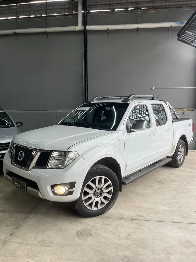 Carro Nissan Frontier 2014 2.5 TD CD 4x4 SL (Aut)