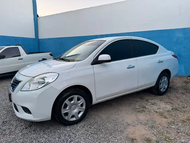 Carro Nissan Versa 2014 1.6 16V SV (Flex)