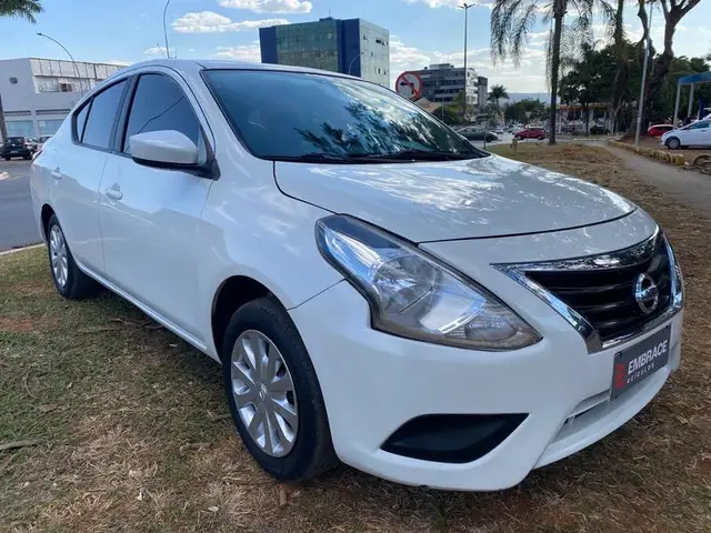 Carro Nissan Versa 2016 1.0 12V (Flex)