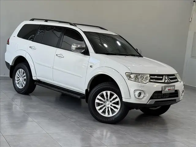 Carro Mitsubishi Pajero Dakar 2015 3.2 HPE 4WD (Aut)