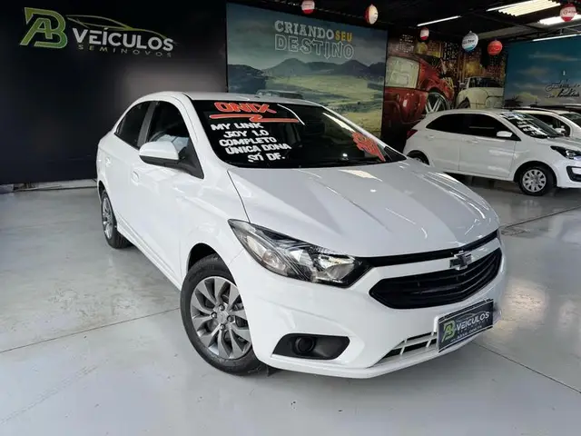 Carro Chevrolet Onix Plus 2021 1.0 LT (Flex)