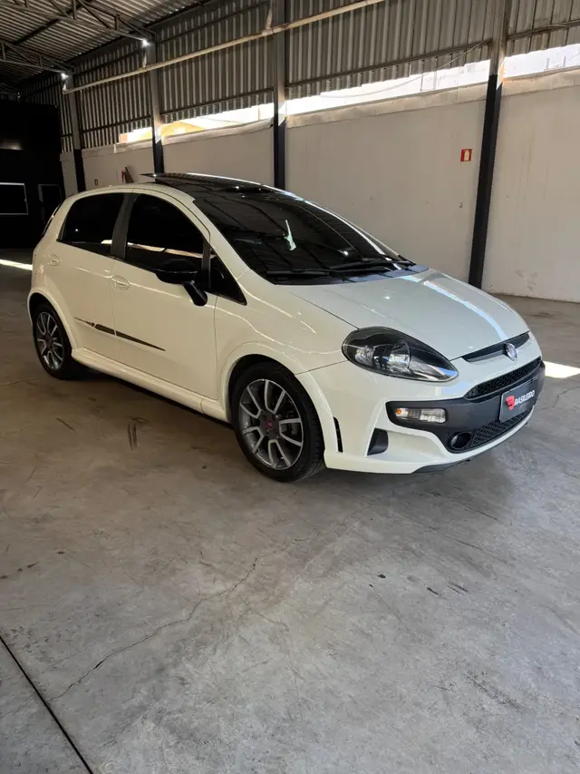 Carro Fiat Punto 2014 BlackMotion 1.8 16V (Flex)