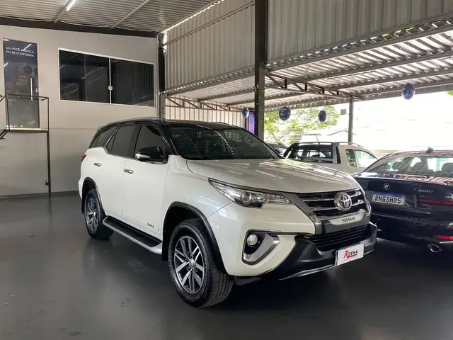Carro Toyota SW4 2017 2.8 TDI SRX 5L 4x4 (Aut)