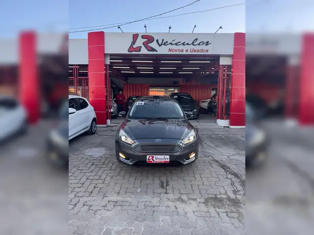 Carro Ford Focus Hatch 2018 SE Plus 2.0 PowerShift