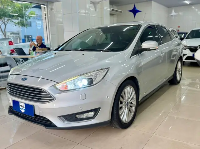 Carro Ford Focus Hatch 2016 Titanium Plus 2.0 PowerShift