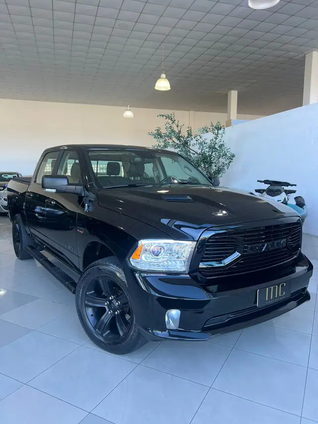 Carro RAM Classic 2022 Laramie 5.7