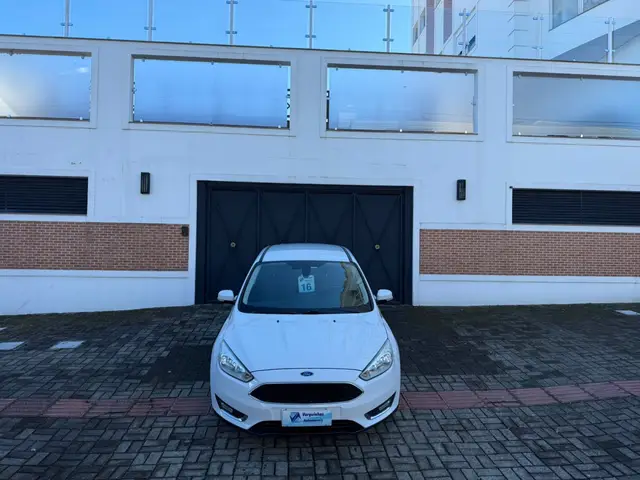 Carro Ford Focus Hatch 2016 SE Plus 2.0 PowerShift