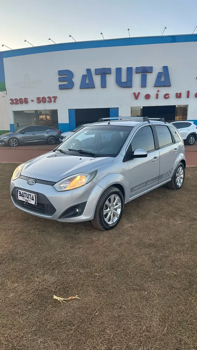 Carro Ford Fiesta Hatch 2013 SE Rocam 1.6 (Flex)