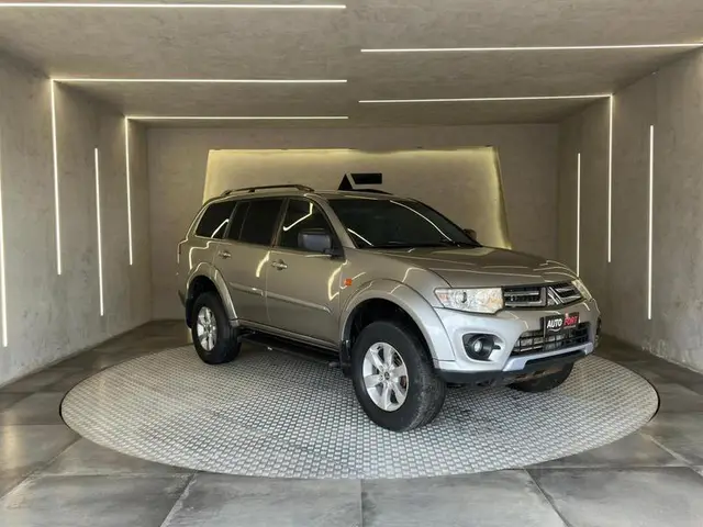 Carro Mitsubishi Pajero Dakar 2014 3.2 4WD (Aut)
