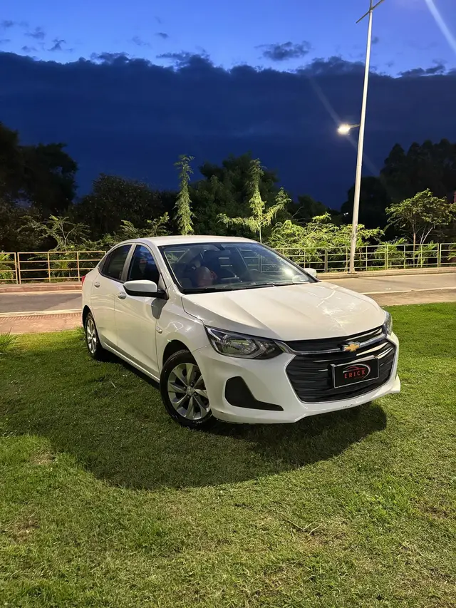 Carro Chevrolet Onix Plus 2023 LT 1.0 Turbo