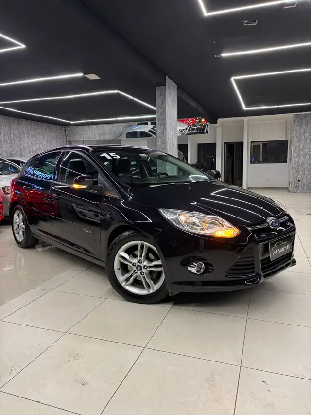 Carro Ford Focus Hatch 2015 SE Plus 2.0 16V PowerShift