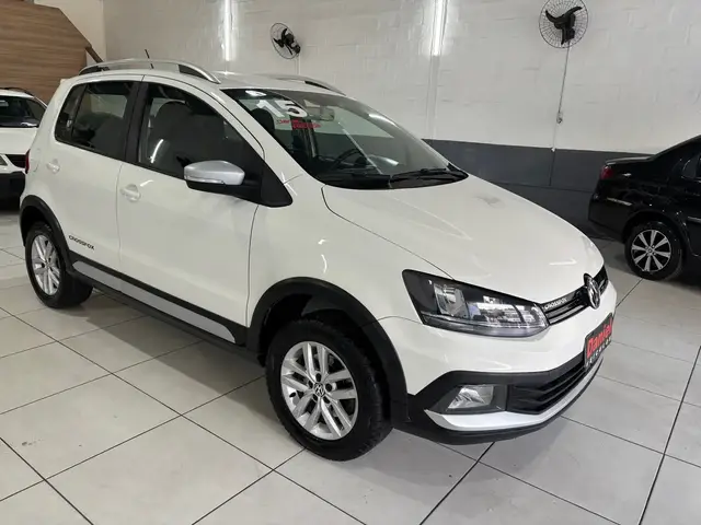 Carro Volkswagen CrossFox 2015 1.6 VHT (Flex)