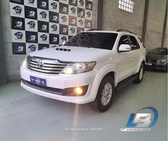 Carro Toyota Hilux SW4 2014 3.0 TDI 4x4 SRV 5L