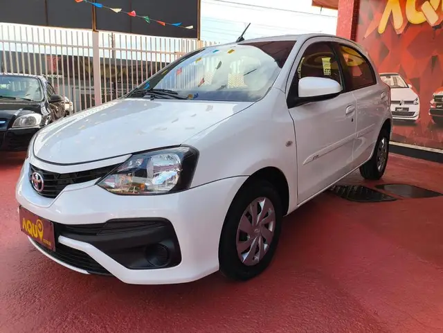 Carro Toyota Etios 2018 XS 1.5 (Flex)