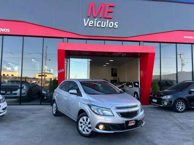 Carro Chevrolet Onix 2013 1.4 LT SPE/4