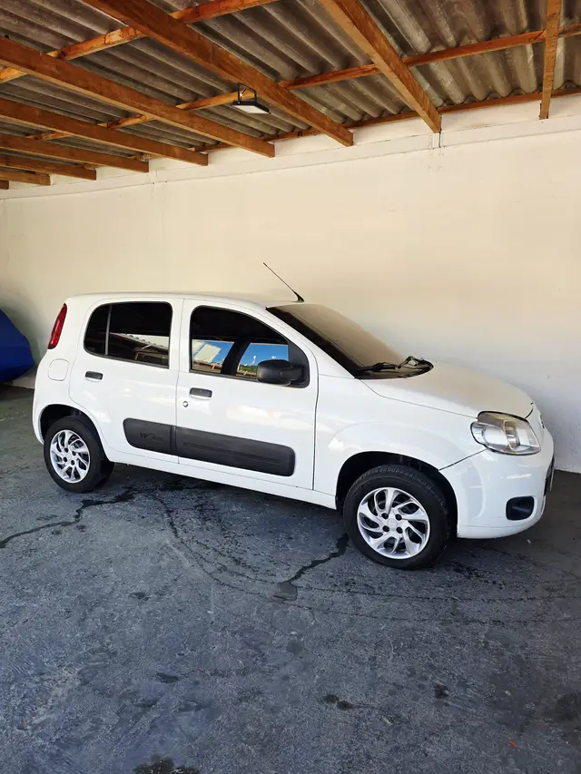 Carro Fiat Uno 2014 Vivace College 1.0 8V (Flex) 4p