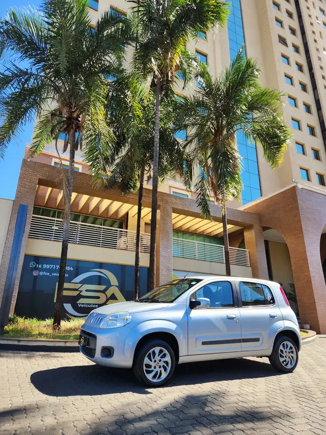 Carro Fiat Uno 2012 Attractive 1.4 8V (Flex) 4p