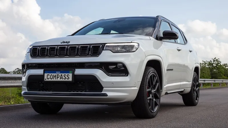 Jeep Compass chega à linha 2026 e perde duas versões; veja preços