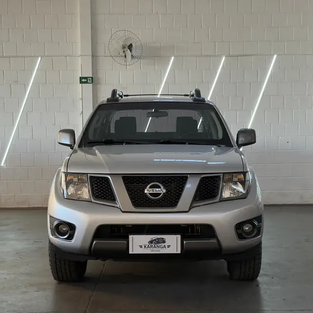 Carro Nissan Frontier 2015 2.5 TD CD 4x4 SV Attack (Aut)