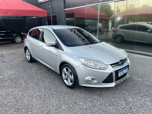 Carro Ford Focus Hatch 2014 SE 1.6 16V TiVCT PowerShift