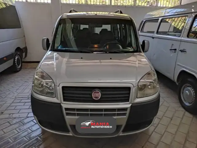 Carro Fiat Doblò 2015 Essence 1.8 16V (Flex)